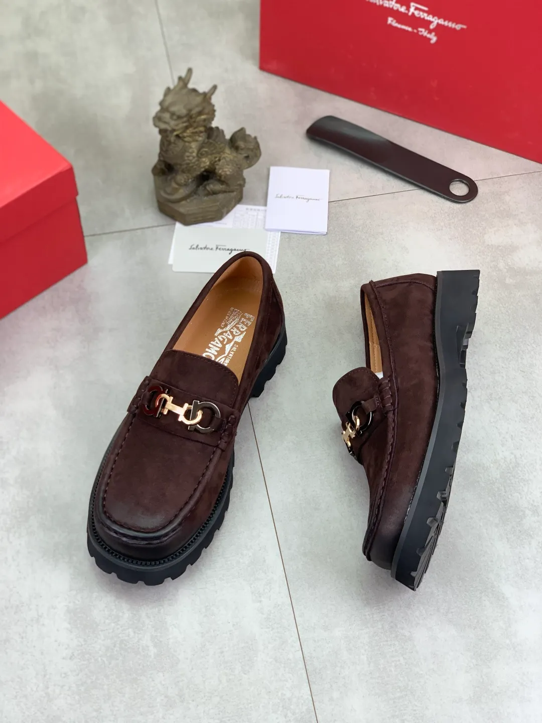 Men's shoes 💰P500 New model [Ferragamo/Ferragamo] Latest model Original imported calfskin, imported pigskin lining + original luxury metal buckle + original rubber outsole Soft and comfortable Size number: 38-44